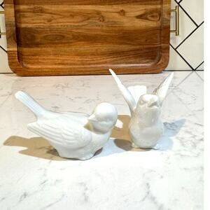 Vintage Otagiri (OMC) white ceramic porcelain doves made in Japan tchotchke